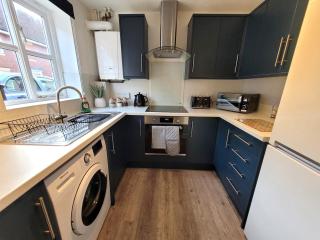 Hythe House - Stylish Stay for Families & Groups by Catchpole Stays - 5