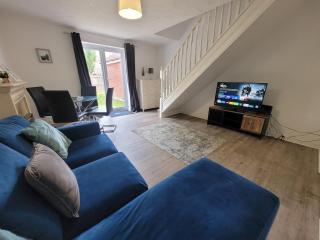 Hythe House - Stylish Stay for Families & Groups by Catchpole Stays - 9