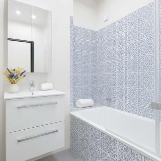 Stylish Apartment with a Balcony in Paris - 1