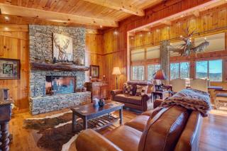 Hilltop Hideaway - 9