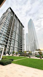 Luxury 2BR 34th Floor Burj Khalifa Sea Creek View - Dubai - 9