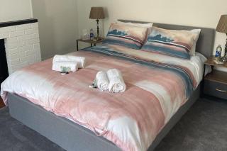 2-Bed Sleeps 4 Free Parking Pets Allowed - 3