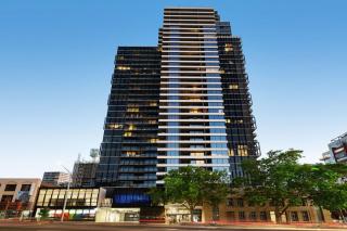 Central Green Retreat 1BR at Flagstaff with Pool & Gym - 5
