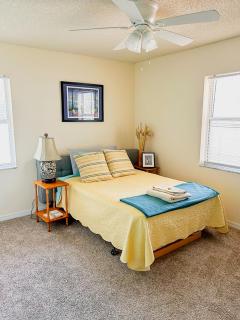 Private Room at Crystal River Retreat with Salt Water Pool - 9