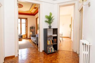 Apartamento de Lujo 7 Hab con balcón en Gran Vía -Grupos hasta 14 - 8min a pie Passeig Gràcia - 7