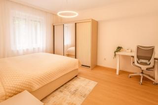 Spacious 2BR Retreat for Families & Friends near City Center - 8