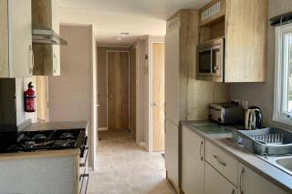 3 Bedroom Caravan - Parking Wifi Pool Access - 2