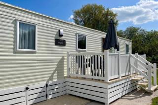 Caravan Sleeps 6 with Pool Access - 1