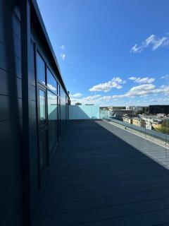 Apartment with Terrace in Uxbridge - 7