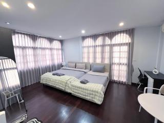 Single house 4BR parking and kitchen in Sukhumvit49-1 - 4