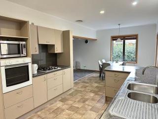 Cosy 3 Bedrooms House Beside City Centre - 4