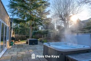 Spacious, Modern Family Home I Pass the Keys - 7