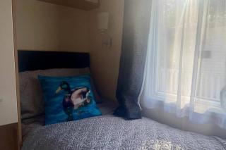 2 Bedroom Caravan - Lakeside Wifi Parking - 8