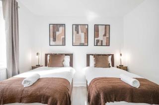 Modern Comfort 4BR House - 5