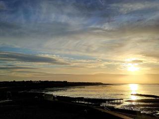 The Hamptons - Entire Seafront Property with Stunning Sunsets - 1