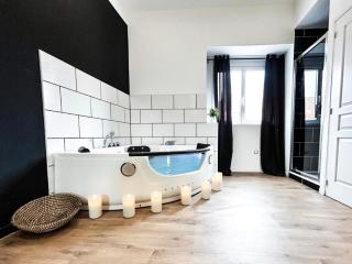 Suite Balnéo Privée Design Calme Proche Lille - 6