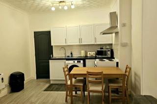Flat - Sleeps 4 - WiFi - 5