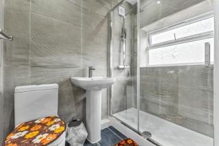 3 Bedroom House 4 beds free parking 2SD - 3