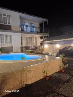 Yuti Homestay - Stunning 3BR Apartment with Pool - Sleeps 6 - Prime Location - 1