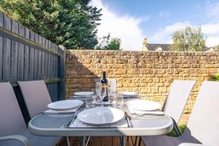 Charming 2 Bedroom Home in the Cotswolds - 2