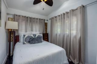 Luxury Retreat Just Steps from UF Main Campus - 6