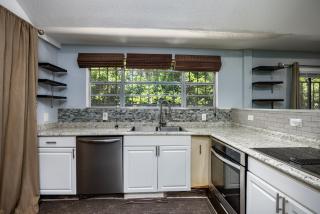 Luxury Retreat Just Steps from UF Main Campus - 4