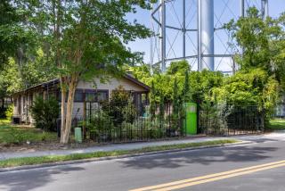 Luxury Retreat Just Steps from UF Main Campus - 2