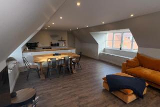 Near Beach - Sea View - Sleeps 6 - Parking - 6