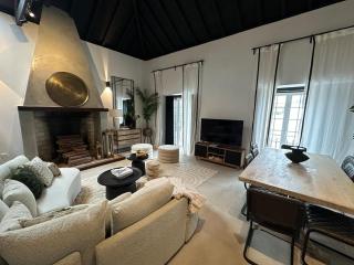 Royal Barn Loft - 0
