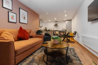 Heart of City Home 2Bed 2Bath, Sleeps 7, Free Parking - 9