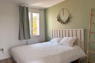 Spacious house village center courtyard and parking - 3