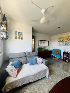 Quarto com ar condicionado em apt compartilhado e estacionamento grátis - 9