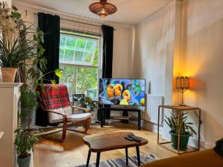 Cozy 2-Floor Home with Garden near Tube - 9