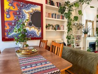 Cozy 2-Floor Home with Garden near Tube - 2