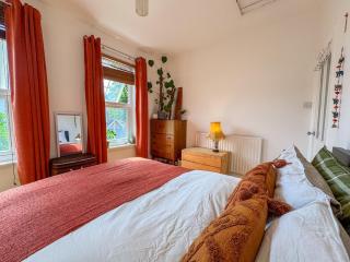 Cozy 2-Floor Home with Garden near Tube - 1