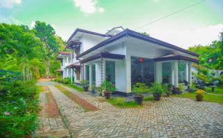 Hotel Winrose Tissamaharama - 1