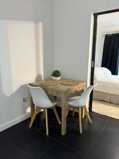 City View 1br Gem On Mounts Bay Road - 6