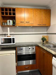 City View 1br Gem On Mounts Bay Road - 5