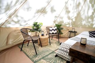 Romantic Oasis: Luxury Glamping Retreat in the Heart of Ontario's Natural Beauty - 7