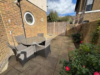 Comfortable, London 1 Bed Garden - 2