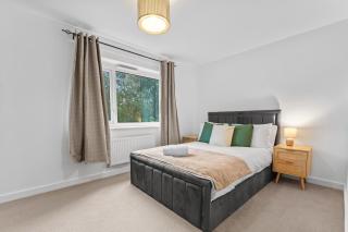 3 Bedroom house with 5 beds and Parking 18LW - 7