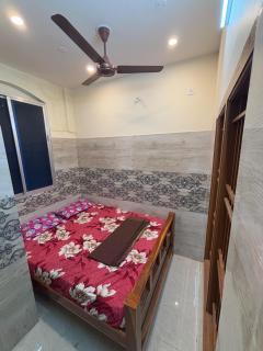 Murugan Mini Hall Rooms - 4
