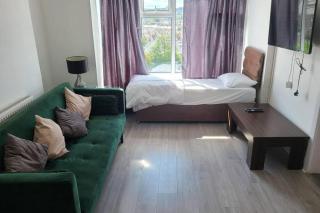 Apartment - Sleeps 2 - Parking - WiFi - 7