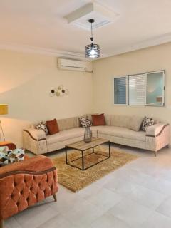 Large and Luxurious 2 Bedroom Apartment - 8