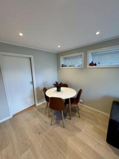 Cozy apartment by sherpa steps with free parking - 7