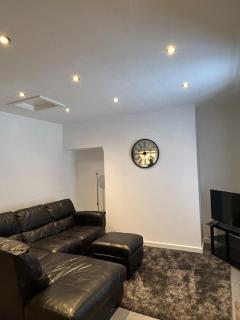 Modern flat in Oldham - contractor friendly Flat 2 - 6