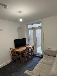 5 bed workers home in Valleys - 2