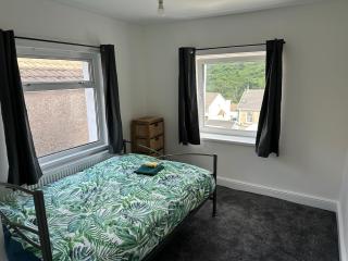 5 bed workers home in Valleys - 1