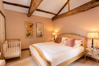 Stunning 4-Bedroom Family Home Near Banbury - 0