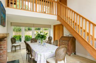 Stunning 4-Bedroom Family Home Near Banbury - 8